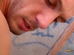 Dude raw dawgin in alley