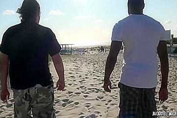 Dune Se Fait Demonter Sur Plage