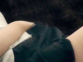 Eva Dominici tiene sexo telefonico en short - La fragilidad de los cuerpos