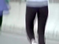 Excited man with cam shoots candid ass in the street 03m