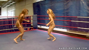 Fighters Cindy Hope and Keisha Kane using hardcore techniques at the ring