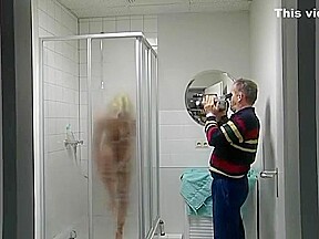 Filming a milf showering - Julia Reaves