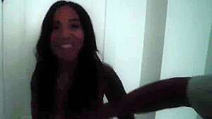 Gets Naked And Wastes No Time In Bounce Her - Honey Gold