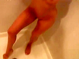 Gisele baby oil