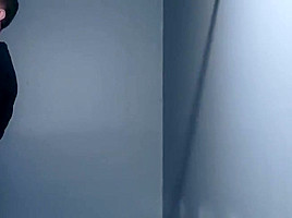 Glory hole porno d'une femme black aux enormes seins !