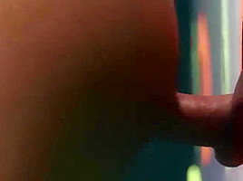 Glory hole porno d'une femme black aux enormes seins !