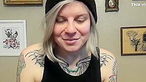 HOT TATTOOED SLUTTY GIRLFRIEND MISSES YOU