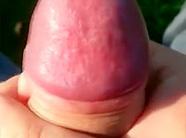 Handjob masturbation in garen / Cumshot