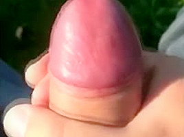 Handjob masturbation in garen / Cumshot