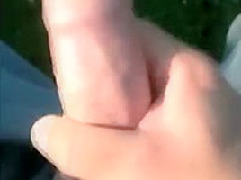 Handjob masturbation in garen / Cumshot