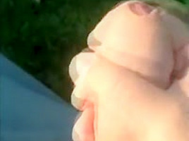 Handjob masturbation in garen / Cumshot