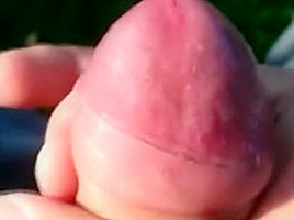 Handjob masturbation in garen / Cumshot