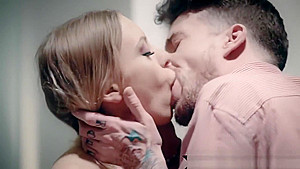 Hot blonde model getting pussy fucked