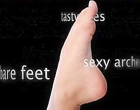 Jaime Hammer gives us a sexy foot show