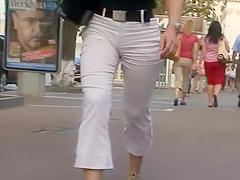 Jogging girl got a great bubbly ass