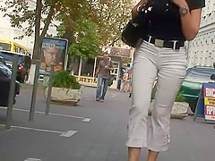 Jogging girl got a great bubbly ass
