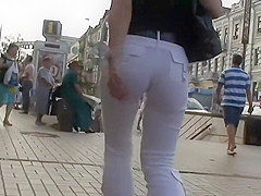 Jogging girl got a great bubbly ass