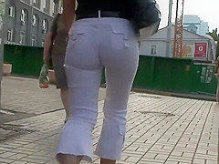 Jogging girl got a great bubbly ass