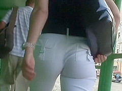 Jogging girl got a great bubbly ass