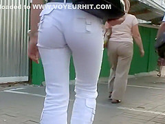 Jogging girl got a great bubbly ass