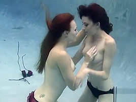 Jolene Hexx - underwater