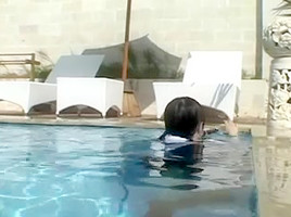 KAWAI Shimon plays recorder in the pool