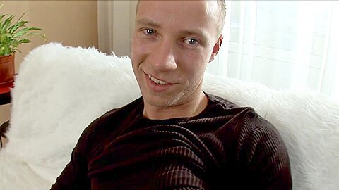 Ken Assle in Black - CruisingPorn