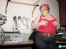 Kimmie Kaboom: Auto Buff At Work