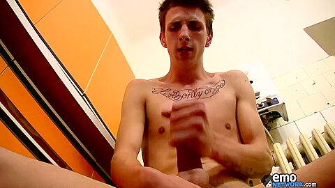 Kitchen Wanking With Jesse Jenkins - ExposedEmos