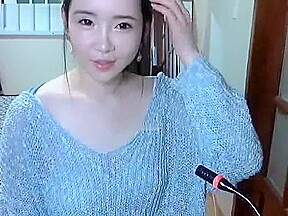 Korean Girl Shows Sexy Body 20