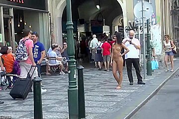 Lady Dee In Nude In Public