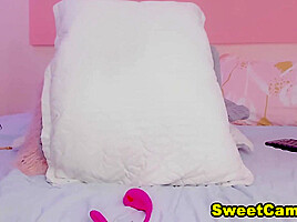 Latina loves to cum on webcam at sweetcams com