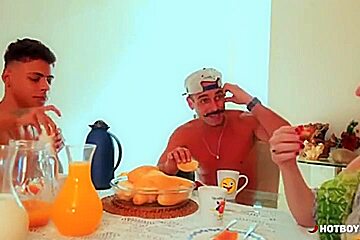 Le Doy El Culo Al Amigo De Papa
