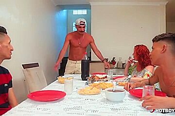 Le Doy El Culo Al Amigo De Papa
