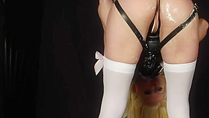 Lesbo Fucks Creamy Asses