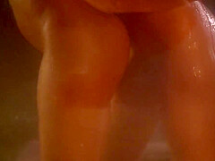 Lezley Zen And Dee Baker In Feuchte Spielchen Unter Der Dusche