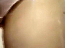 Lili Showering Solo