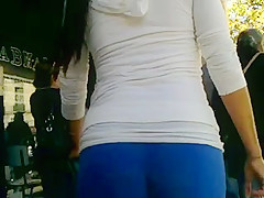 MILF con hermoso culo cometrapo