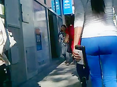 MILF con hermoso culo cometrapo