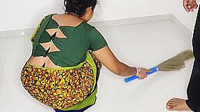 Maid Zadu Laga Rahi Thi Aapni Hi Biwi Ke Samne Thoka