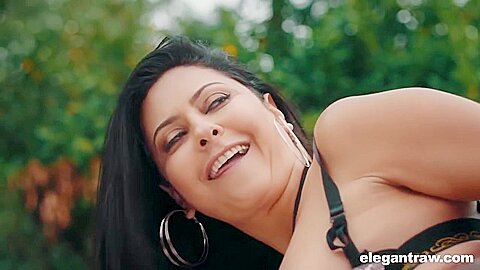 Mariska X Outdoor Bbc Creampie For Mariska