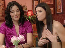 Mature les scissoring dyke before fingering