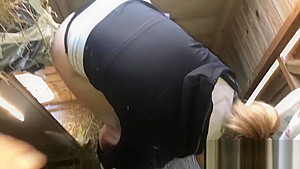 Moglie italiana succhia un bel cazzone e ingoia tutta la sua sborra