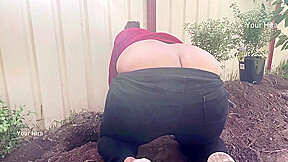 Naughty Hot Indian Aunty Showing Deep Cleavage In The Outdoor Garden