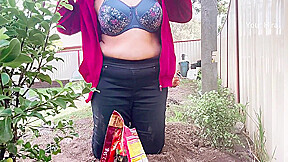 Naughty Hot Indian Aunty Showing Deep Cleavage In The Outdoor Garden