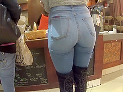 Nice ass in baggy pants