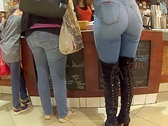 Nice ass in baggy pants