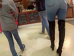 Nice ass in baggy pants
