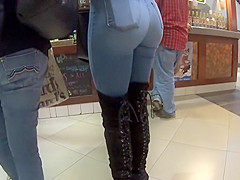 Nice ass in baggy pants