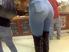 Nice ass in baggy pants